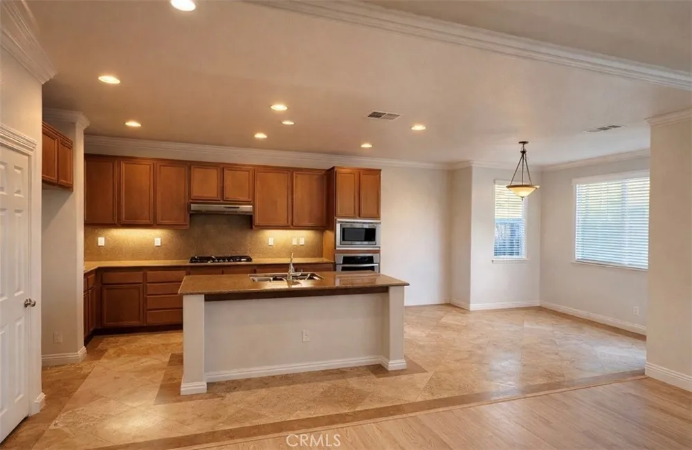 41039 Sunsprite Lake Elsinore, CA 92532