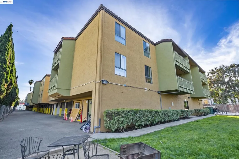 16006 E 14Th St #218 San Leandro, CA 94578