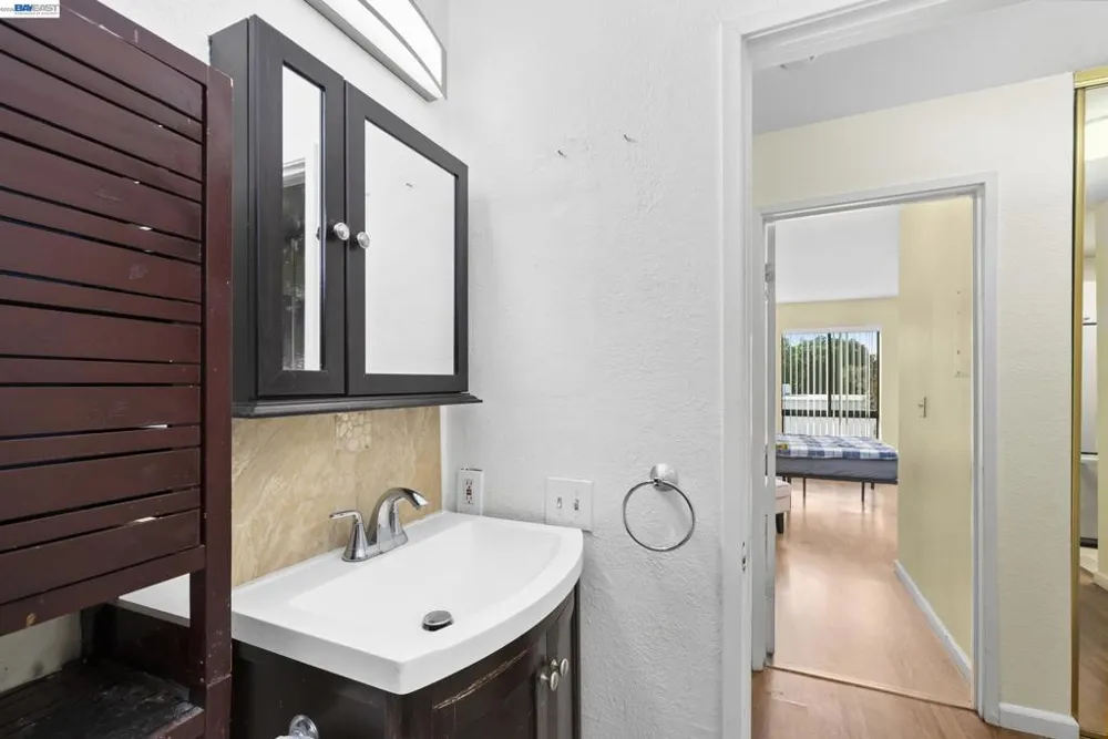 16006 E 14Th St #218 San Leandro, CA 94578