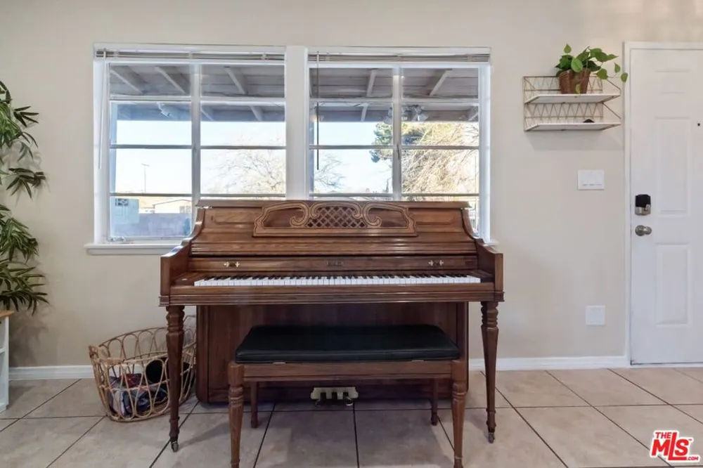 38457 Sumac Avenue Palmdale, CA 93550