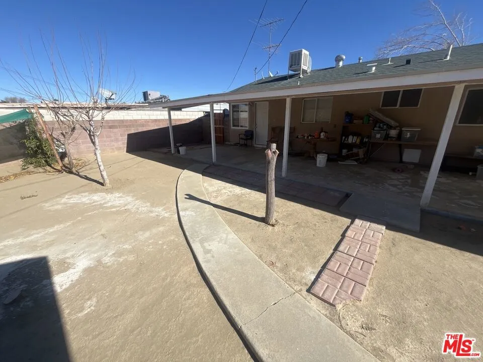 38457 Sumac Avenue Palmdale, CA 93550