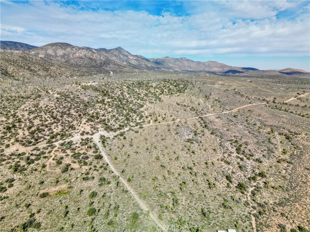 27 Vista Road Pioneertown, CA 92356