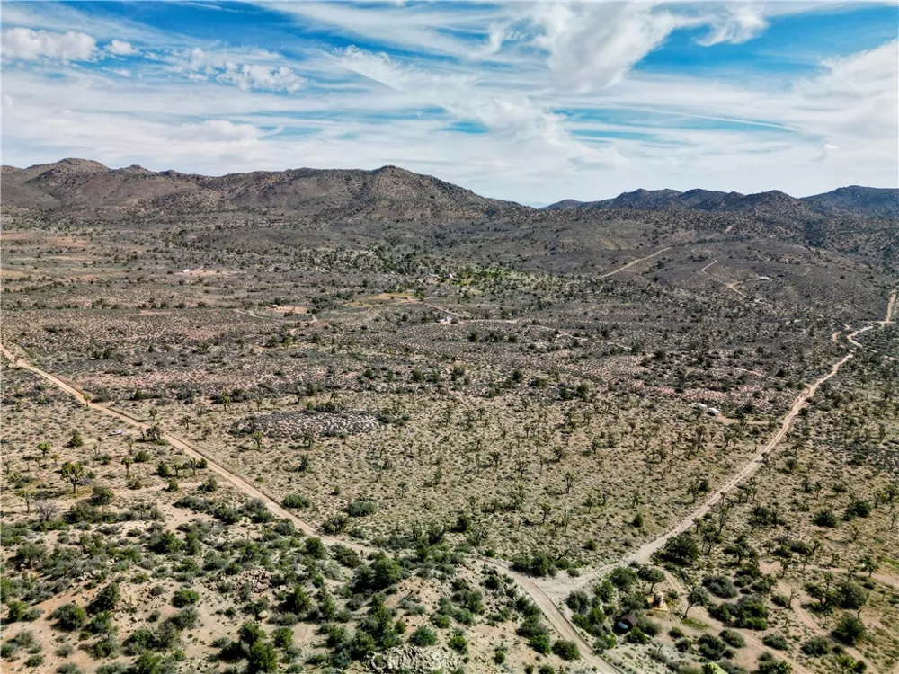 27 Vista Road Pioneertown, CA 92356
