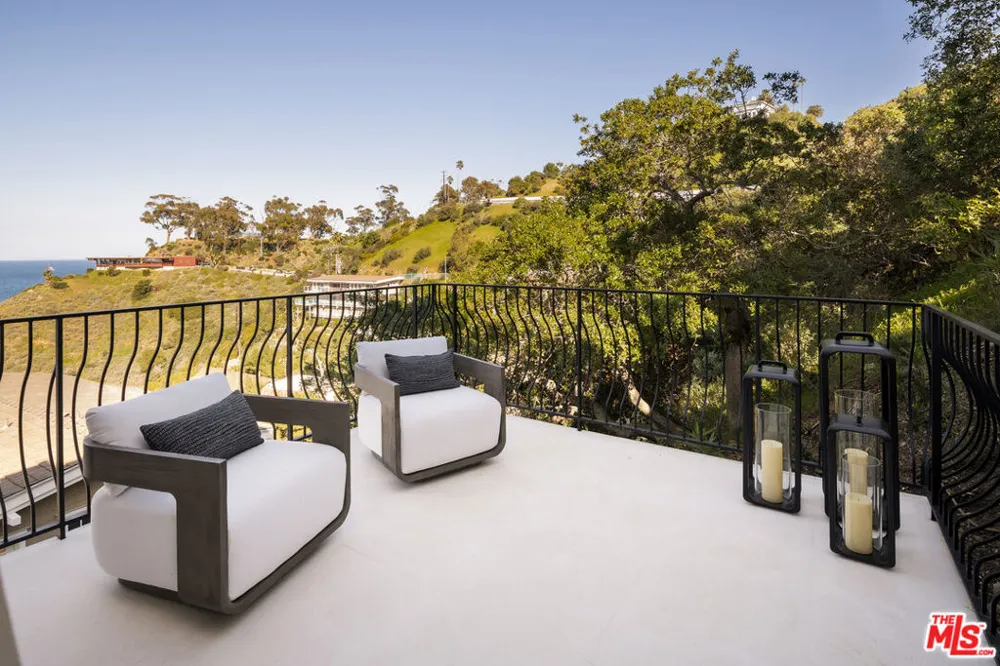 335 Wrigley Road Avalon, CA 90704