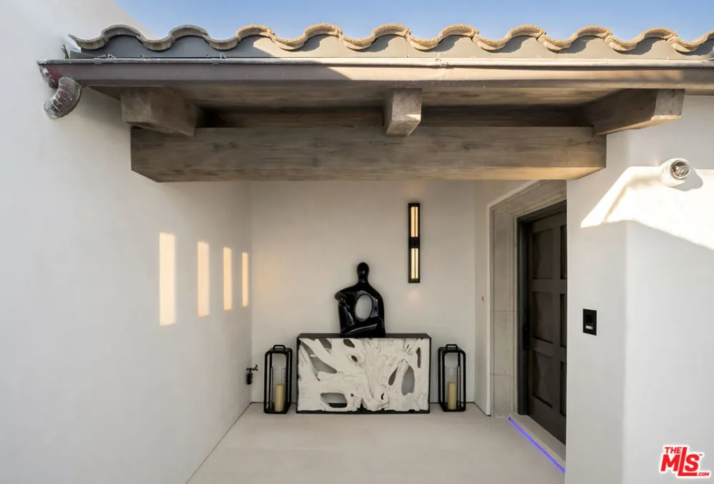 335 Wrigley Road Avalon, CA 90704