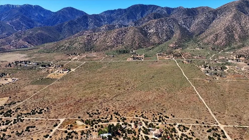 121 Juniper Hills Juniper Hills, CA 93543