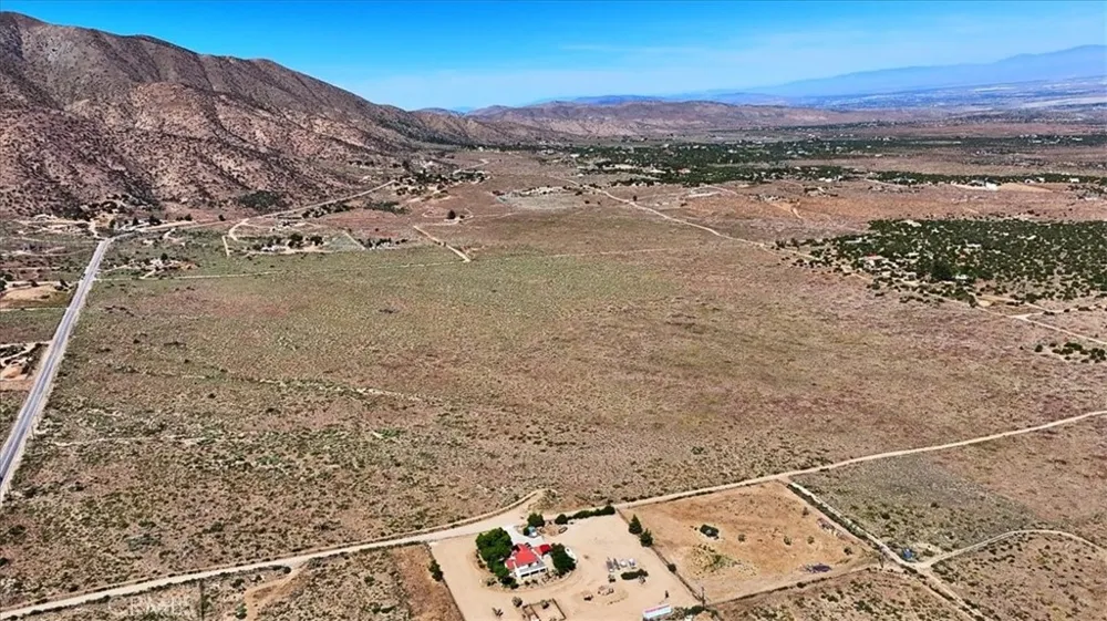 121 Juniper Hills Juniper Hills, CA 93543
