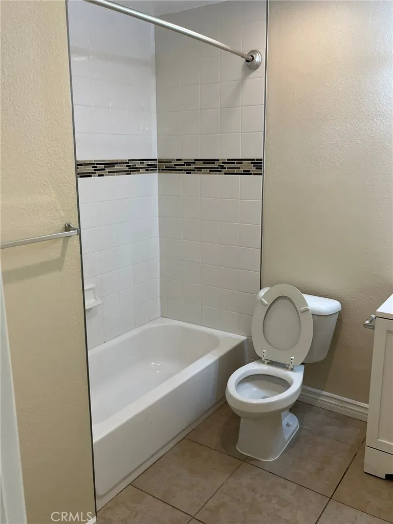 3495 E 21st #B Highland, CA 92346