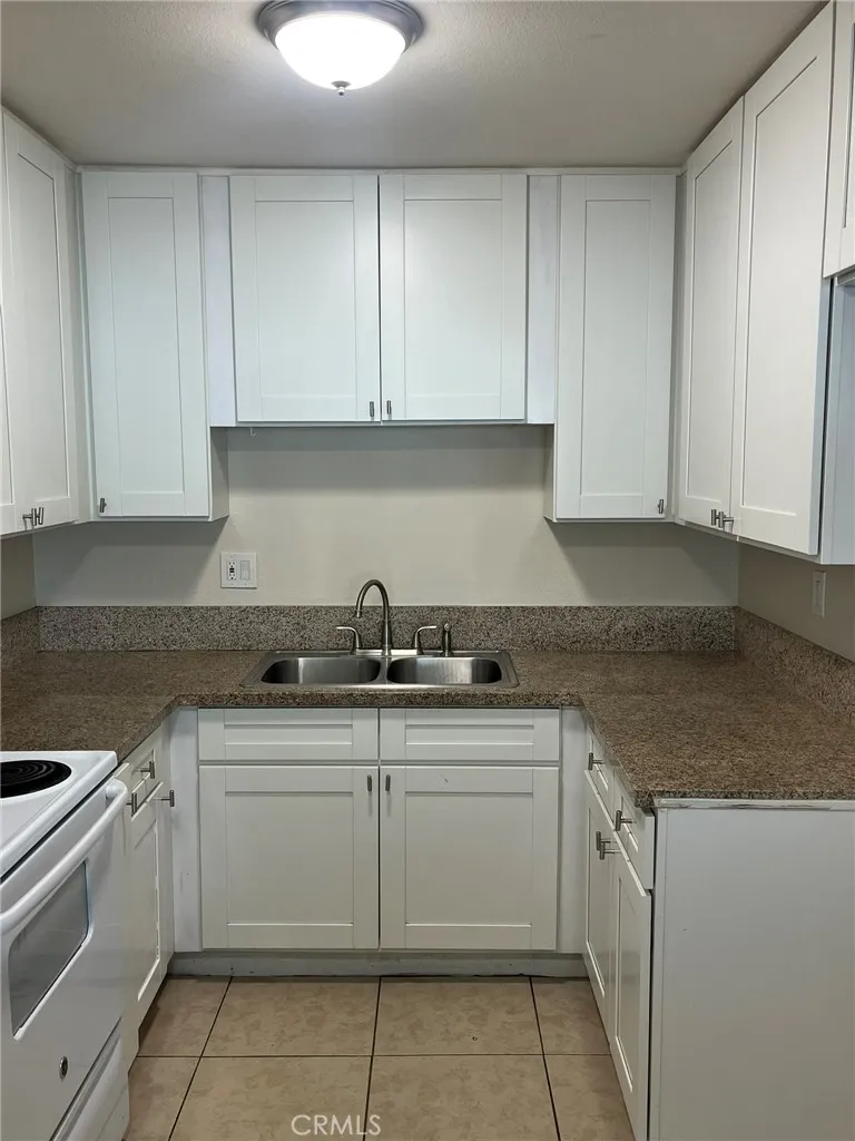 3495 E 21st #B Highland, CA 92346