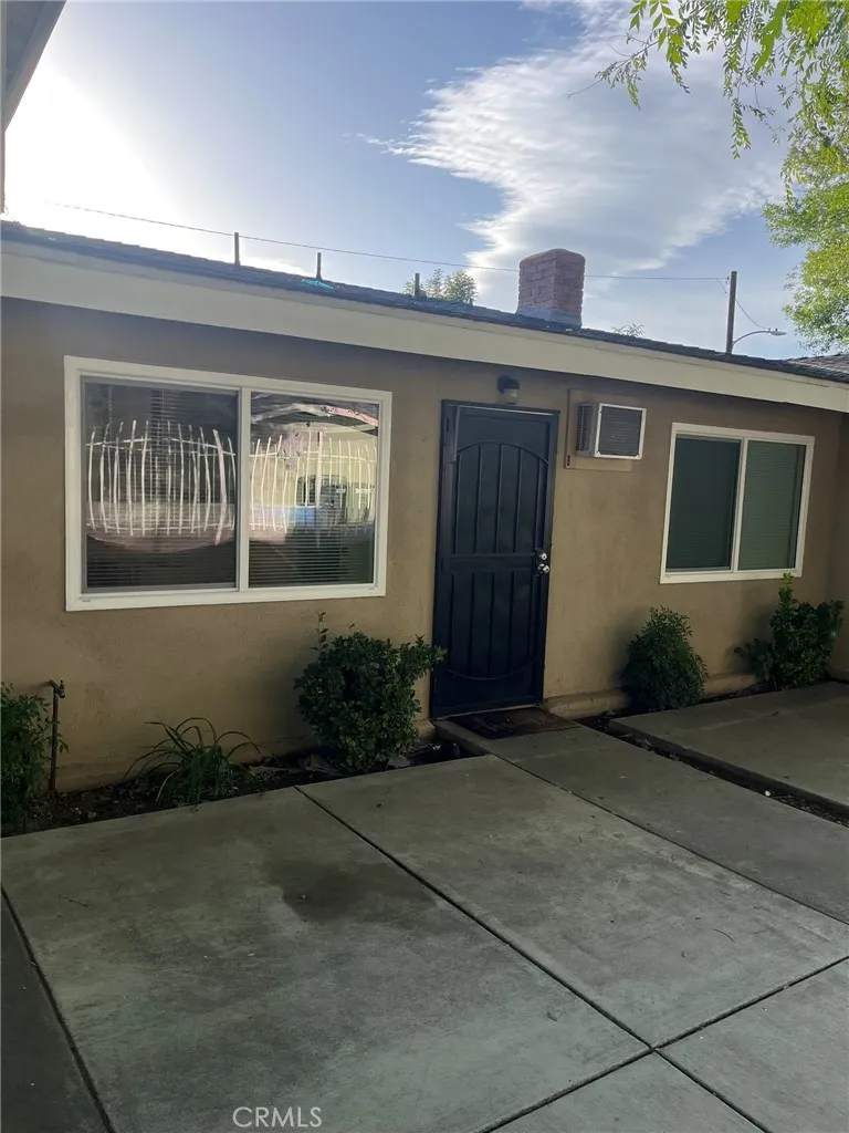 3495 E 21st #B Highland, CA 92346