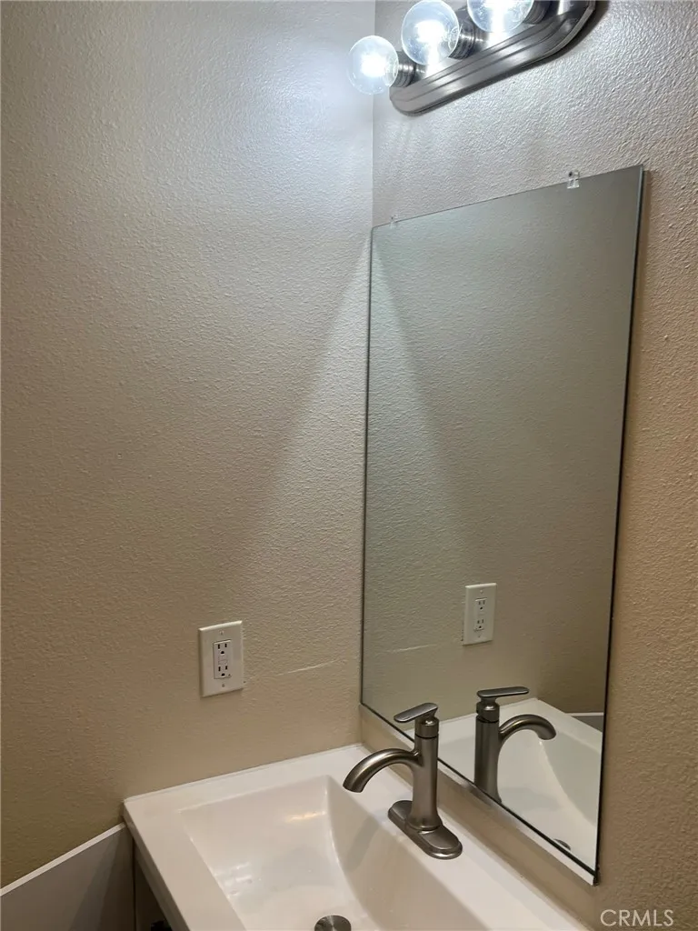 3495 E 21st #B Highland, CA 92346