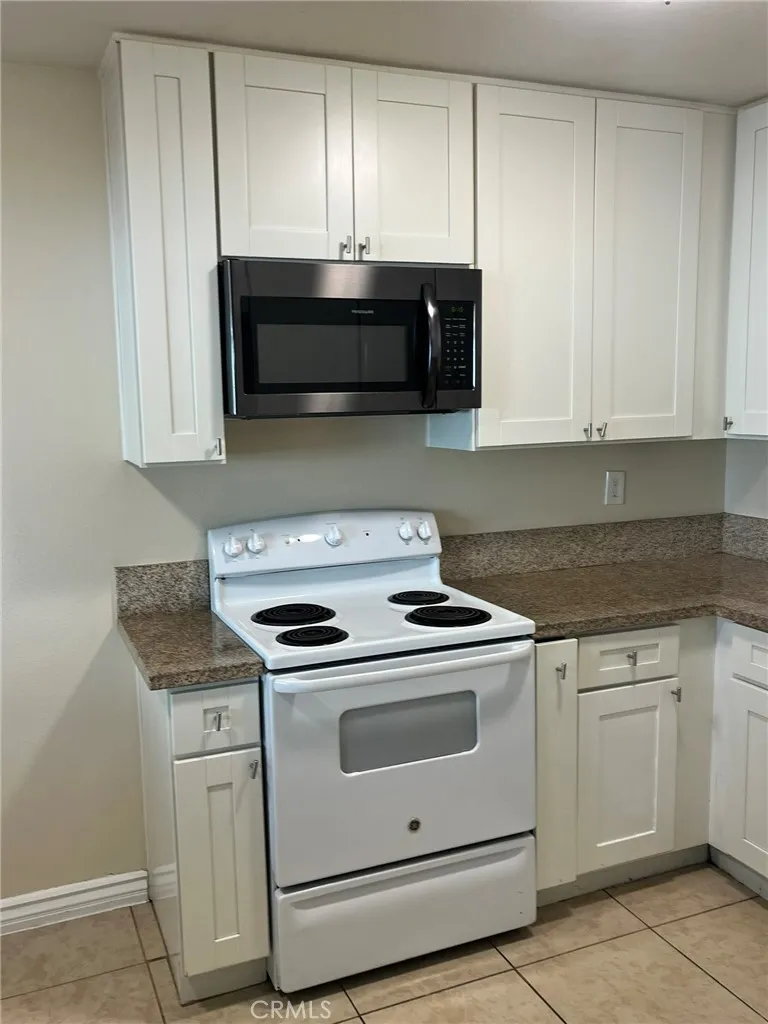 3495 E 21st #B Highland, CA 92346