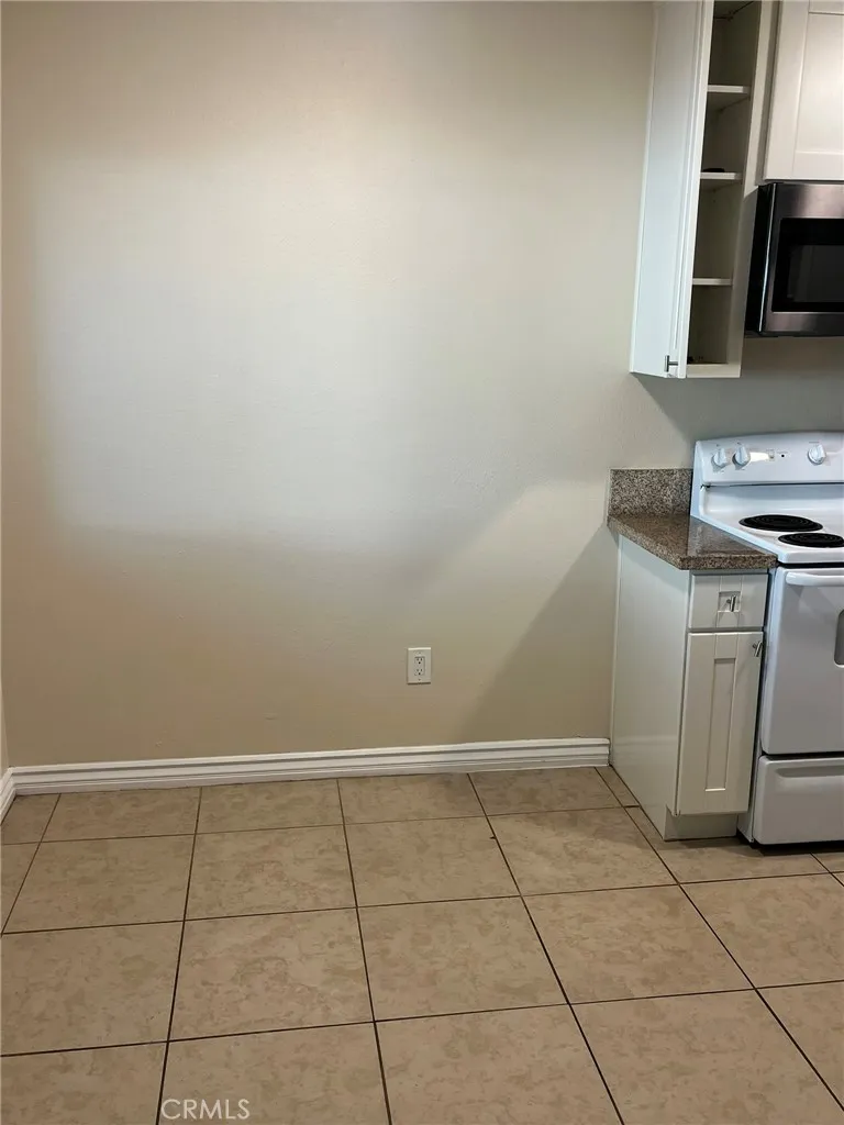 3495 E 21st #B Highland, CA 92346