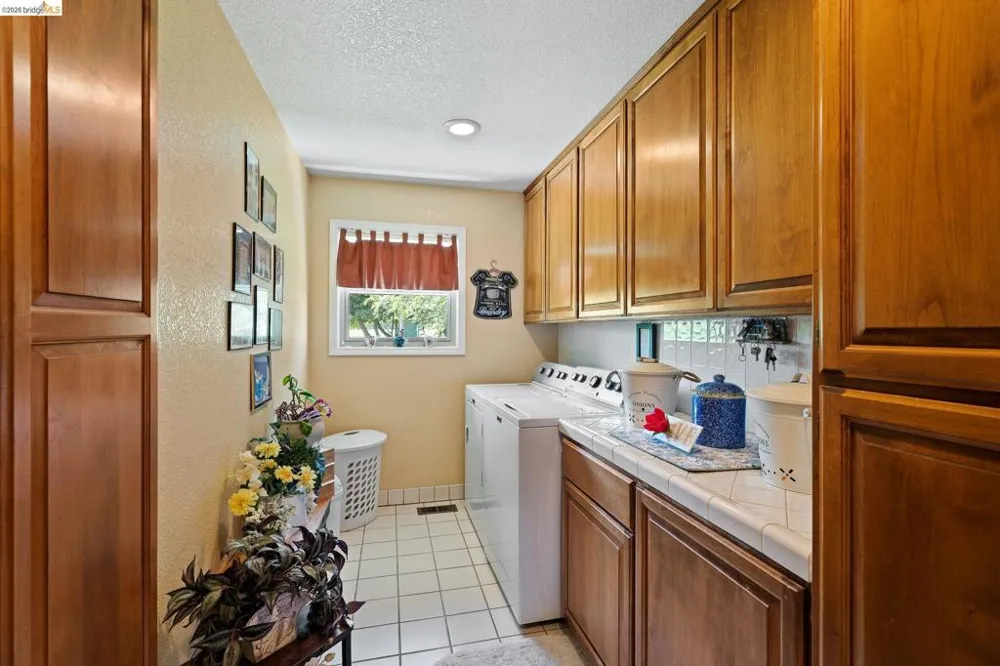 2445 Taylor Ln Byron, CA 94514