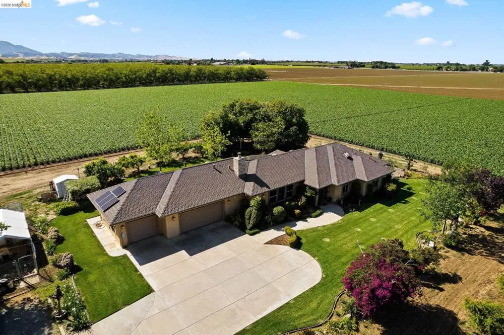 2445 Taylor Ln Byron, CA 94514