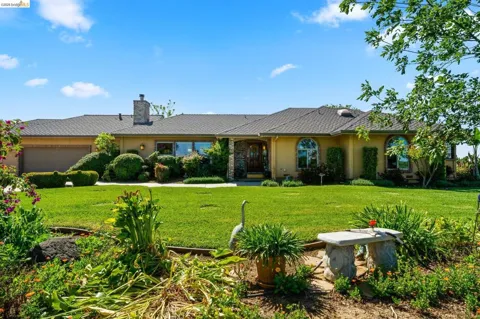 2445 Taylor Ln