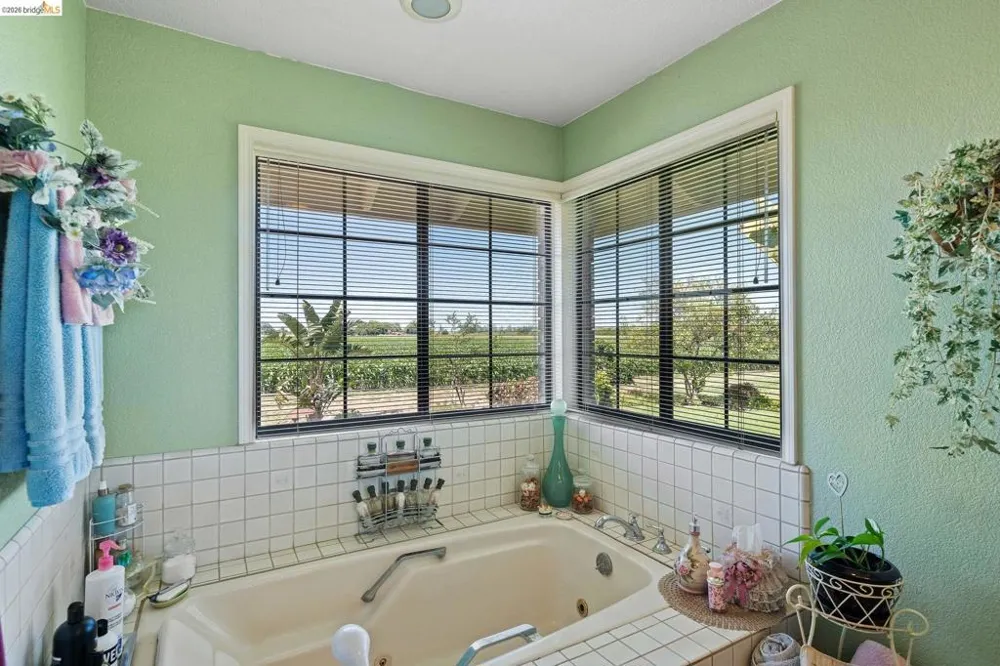 2445 Taylor Ln Byron, CA 94514
