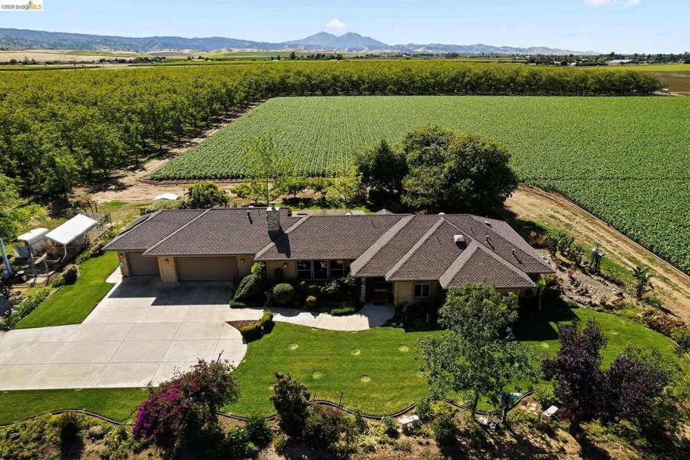2445 Taylor Ln Byron, CA 94514