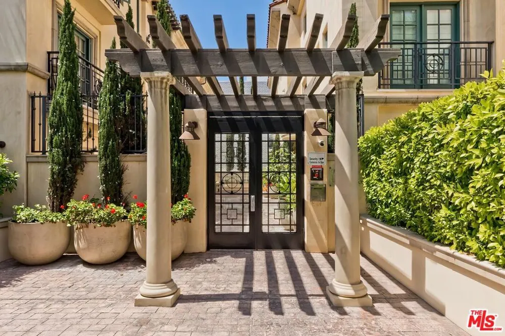 225 S Hamilton Drive #106 Beverly Hills, CA 90211