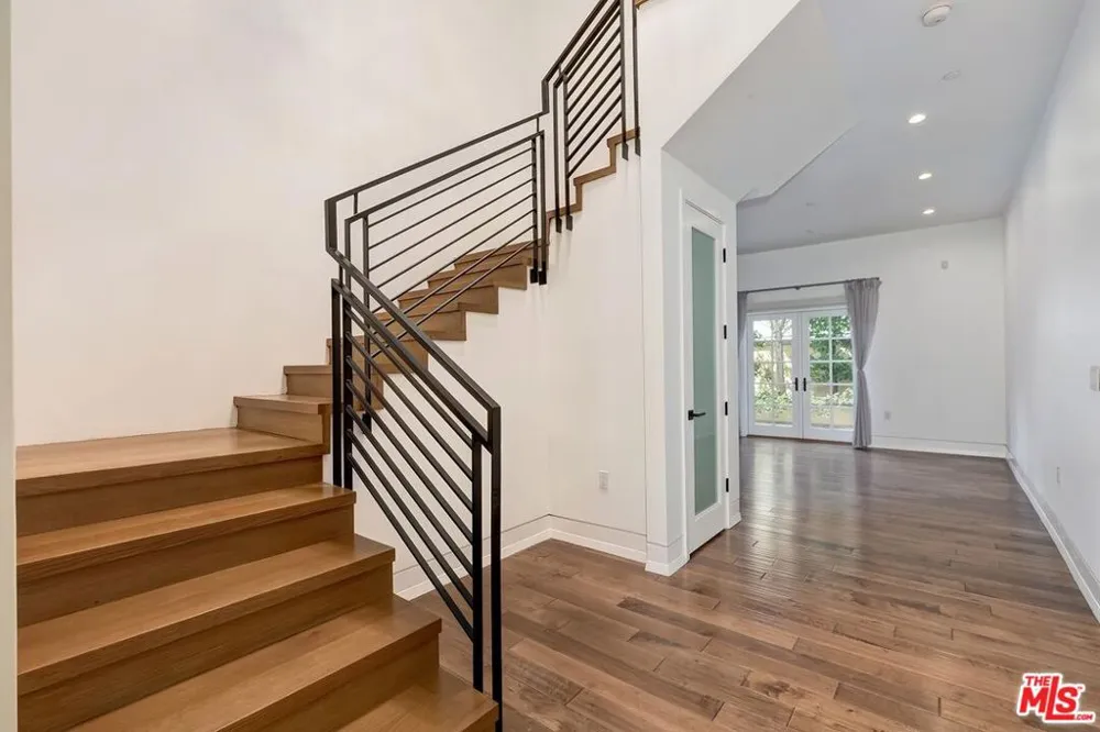 225 S Hamilton Drive #106 Beverly Hills, CA 90211
