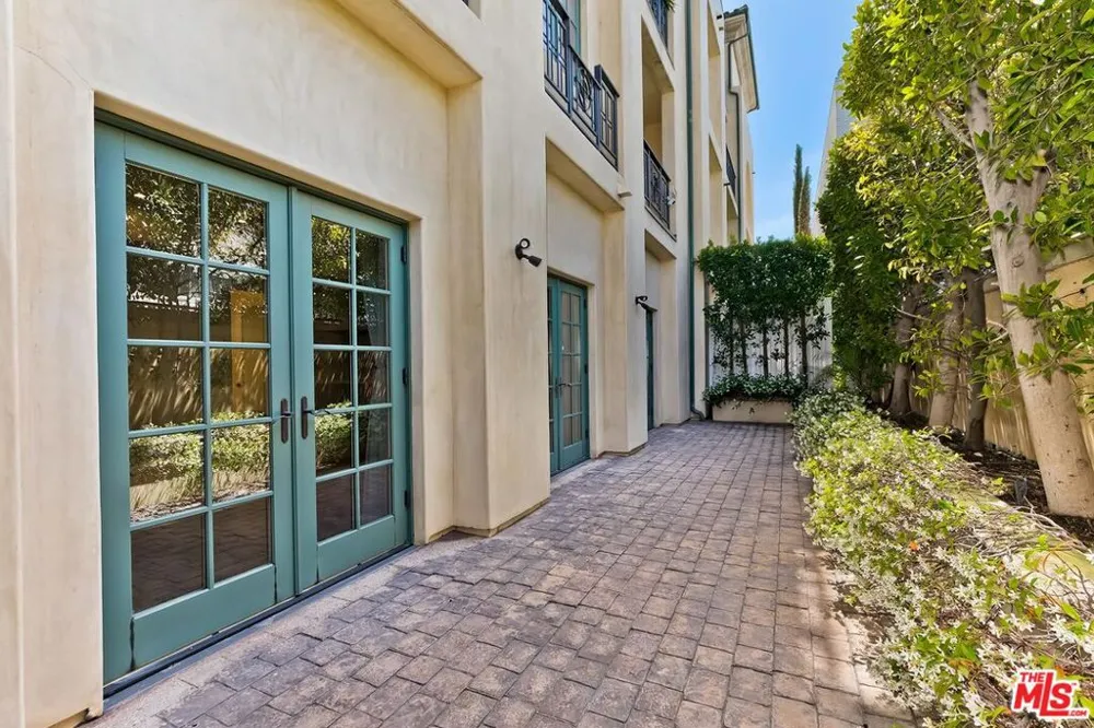 225 S Hamilton Drive #106 Beverly Hills, CA 90211
