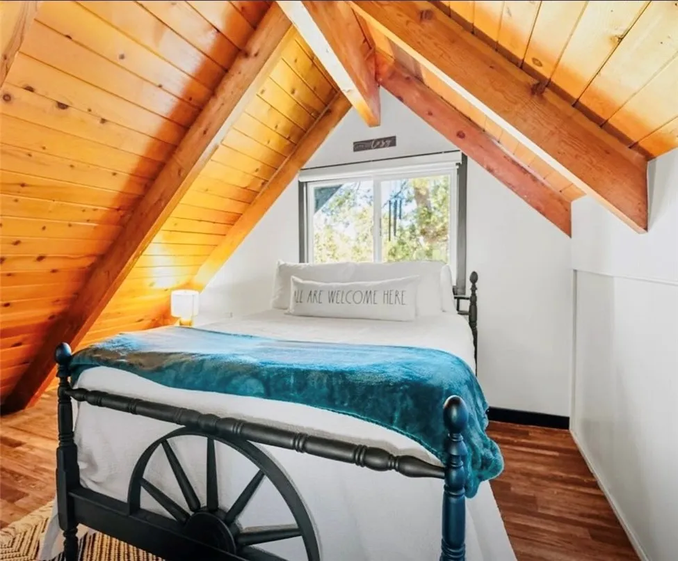 187 Los Angeles Ave Sugarloaf, CA 92386