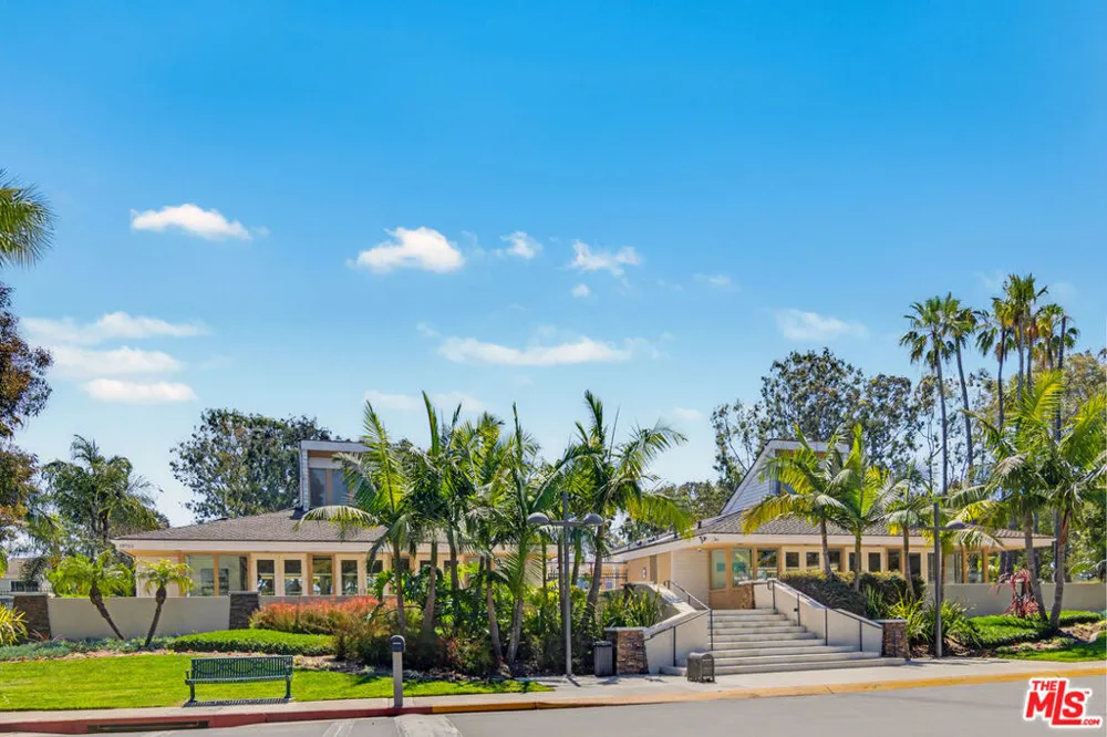 19525 Starfish Lane Huntington Beach, CA 92648