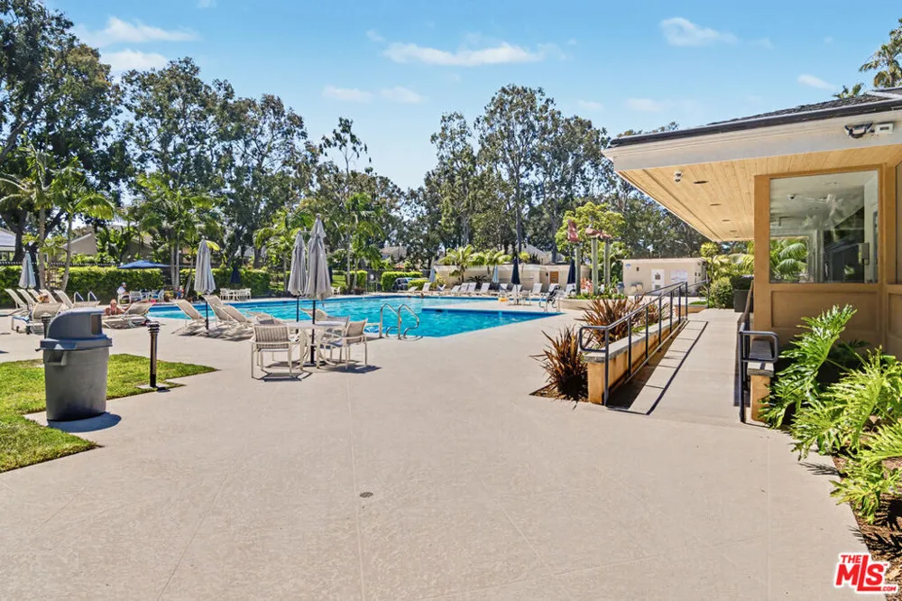 19525 Starfish Lane Huntington Beach, CA 92648