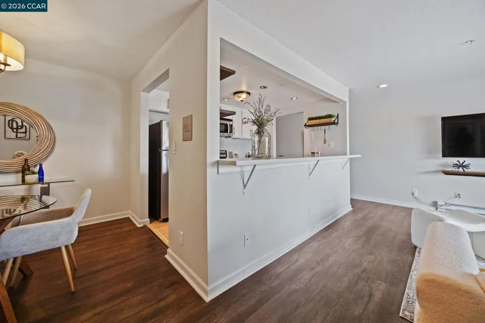 417 Evelyn Avenue #302 Albany, CA 94706