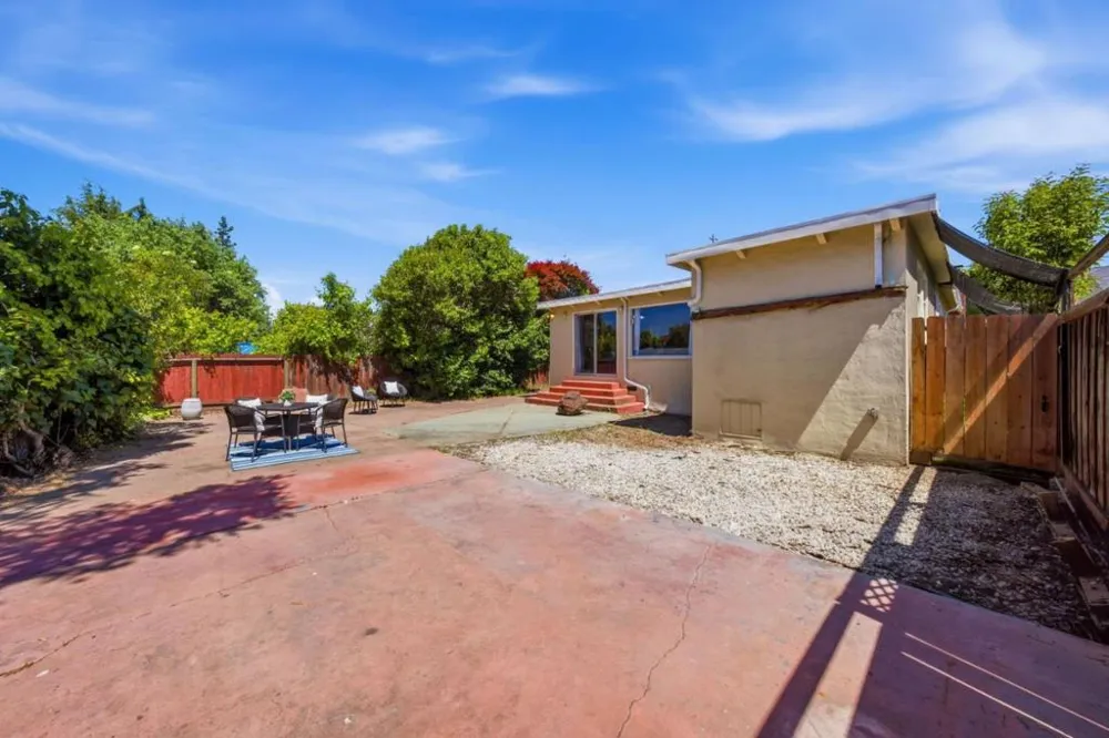 22389 Moyers Street Castro Valley, CA 94546
