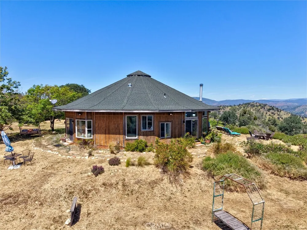 3754 Guadalupe Fire Catheys Valley, CA 95306