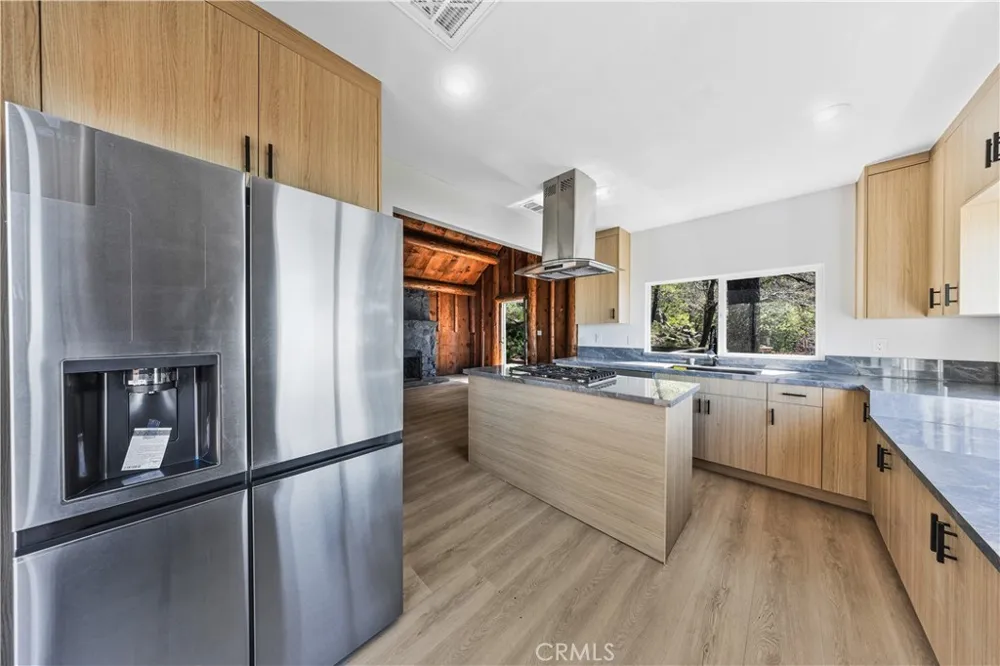 28503 Rim Of The World Lake Arrowhead, CA 92385