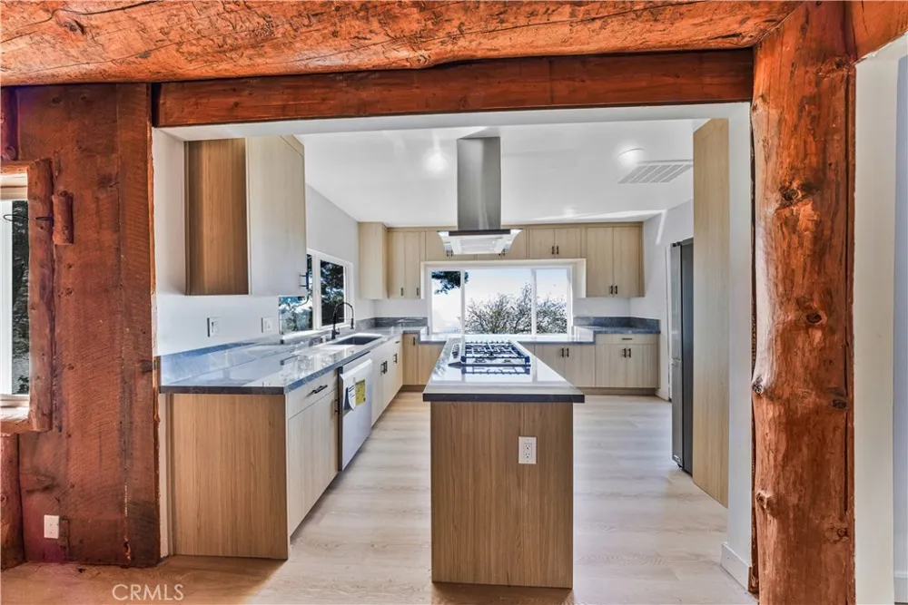 28503 Rim Of The World Lake Arrowhead, CA 92385