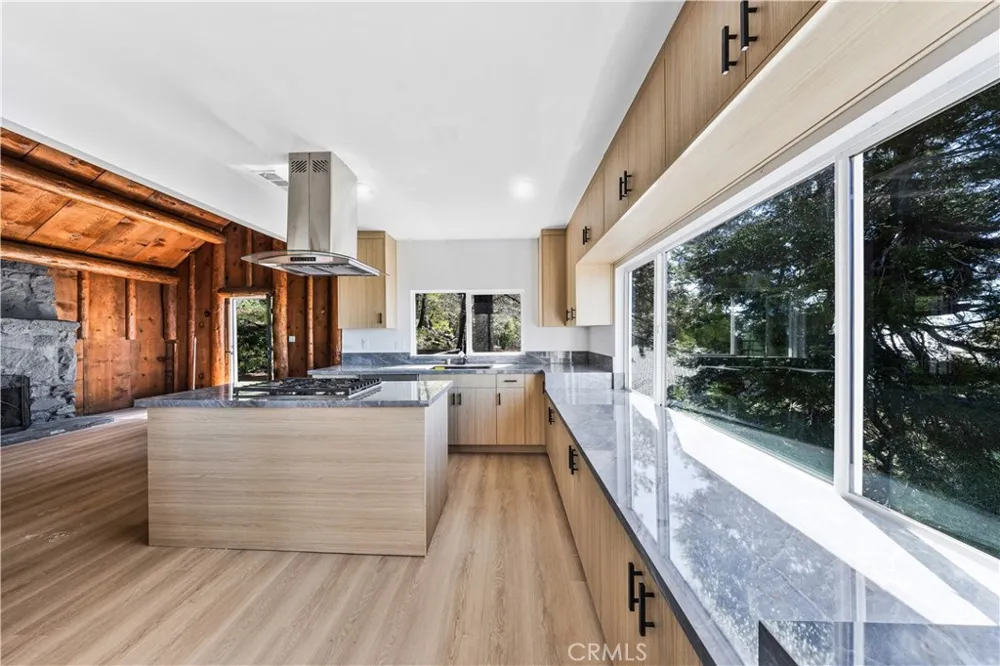 28503 Rim Of The World Lake Arrowhead, CA 92385