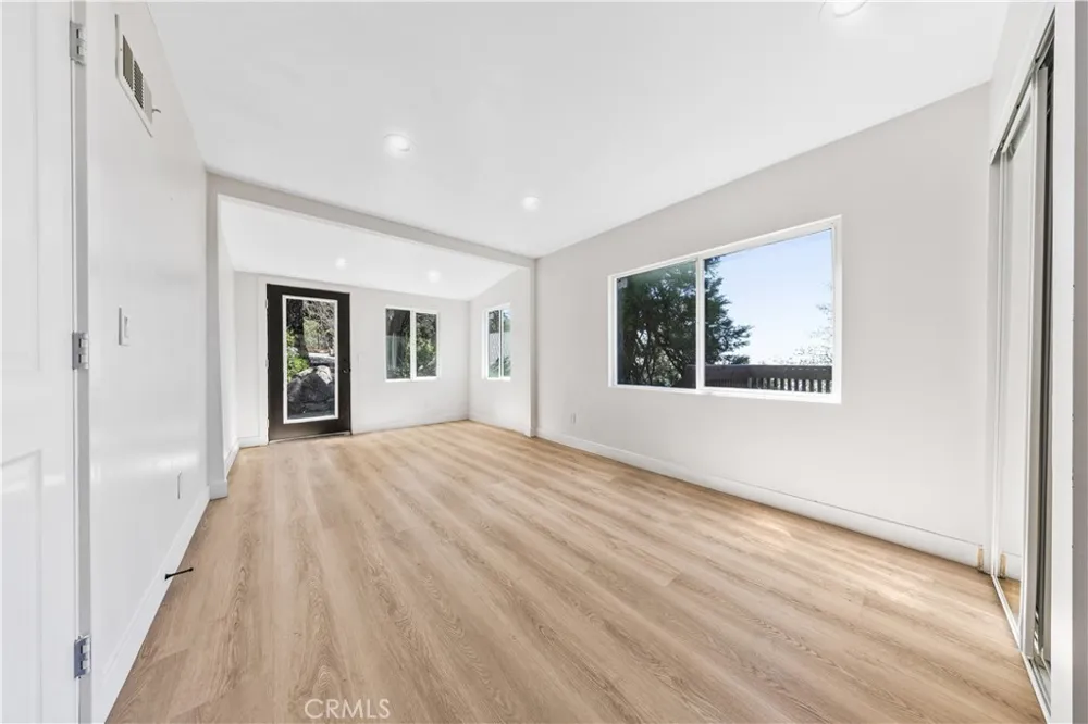 28503 Rim Of The World Lake Arrowhead, CA 92385