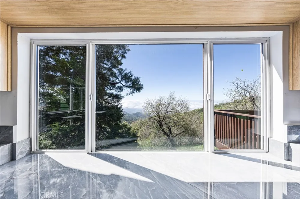 28503 Rim Of The World Lake Arrowhead, CA 92385