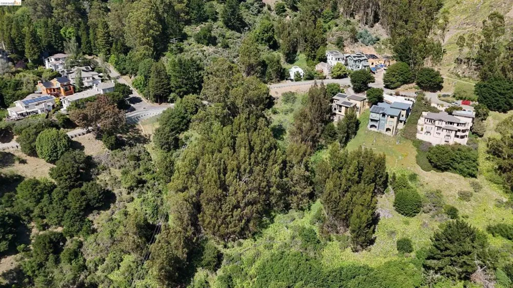 2551 Tunnel Rd Oakland, CA 94611