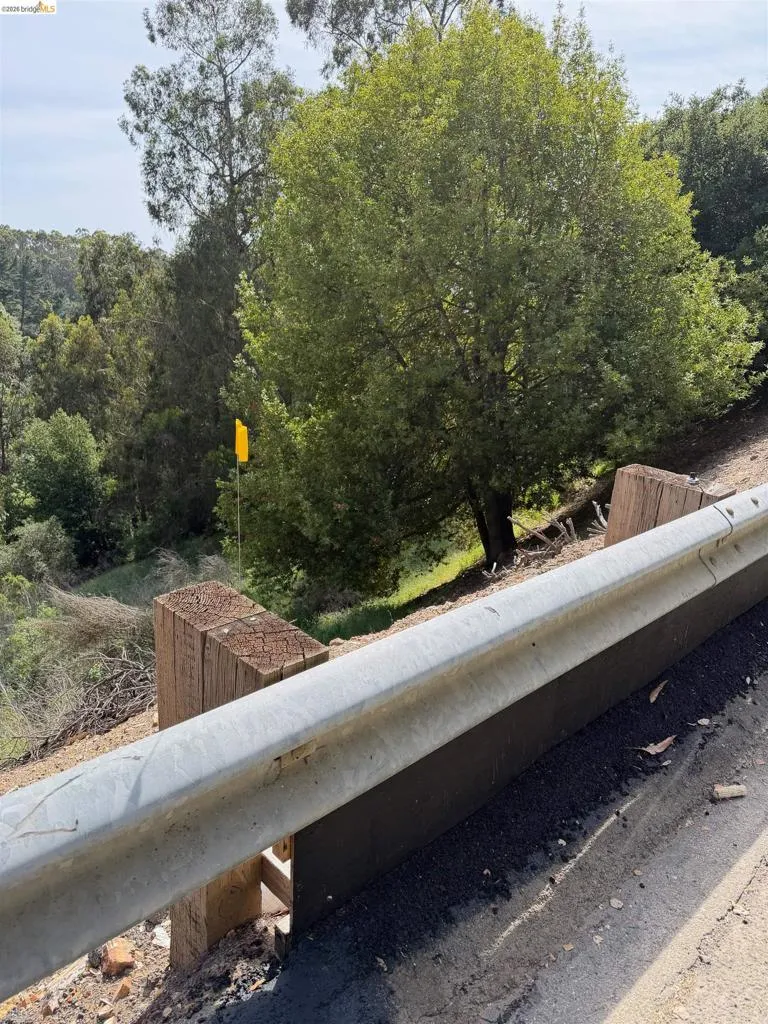 2551 Tunnel Rd Oakland, CA 94611