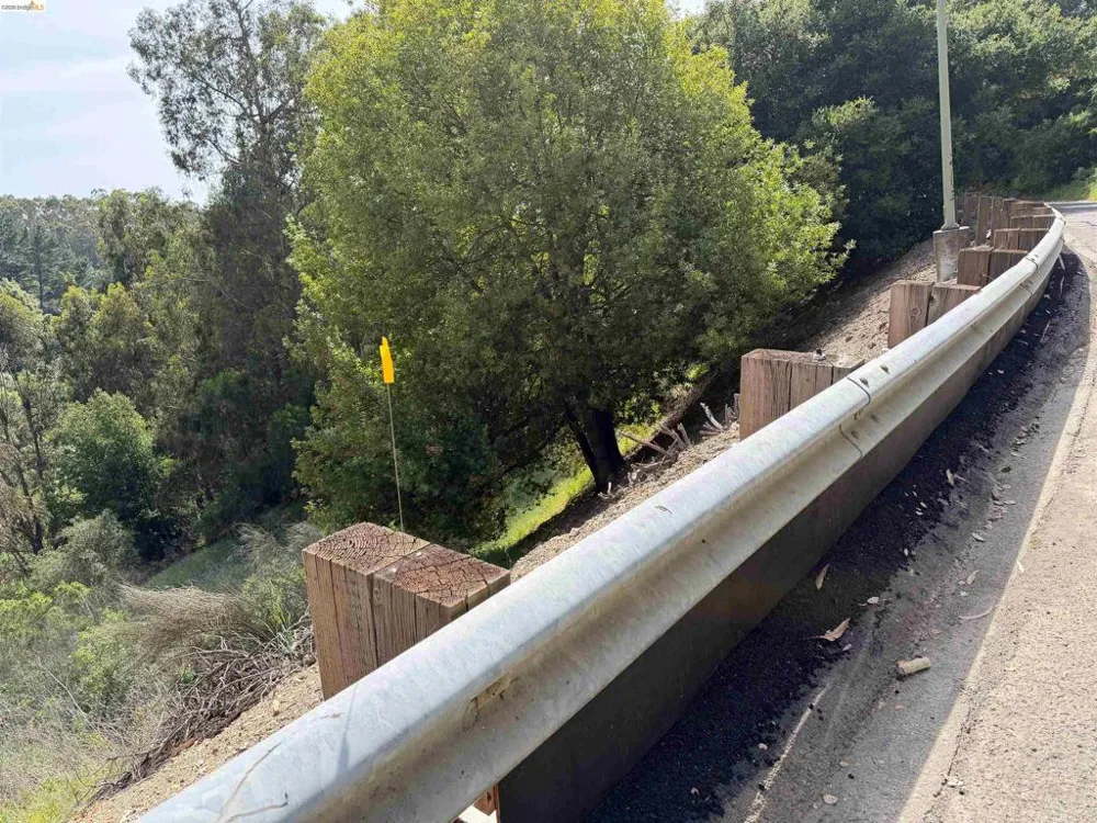 2551 Tunnel Rd Oakland, CA 94611