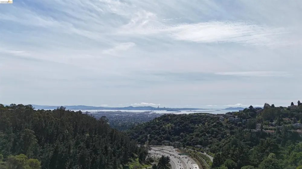 2551 Tunnel Rd Oakland, CA 94611
