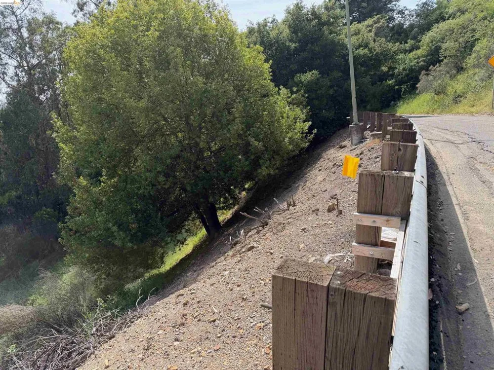 2551 Tunnel Rd Oakland, CA 94611
