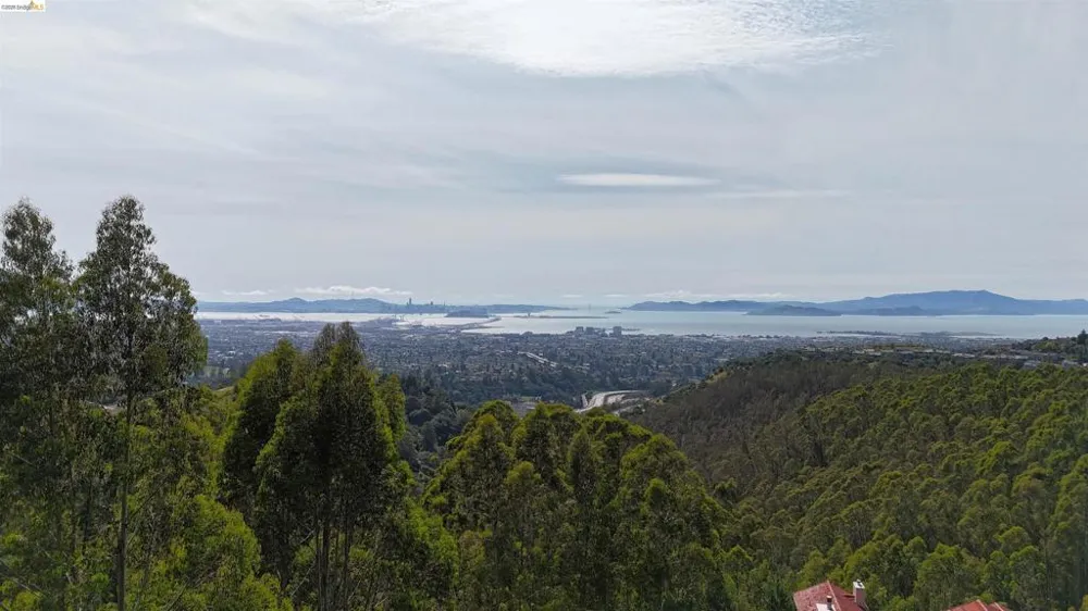 2551 Tunnel Rd Oakland, CA 94611