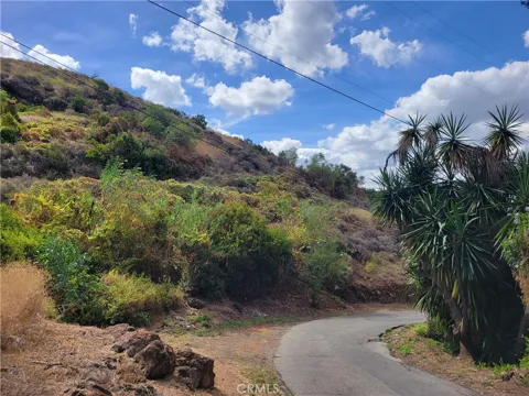 5242 E Lomita
