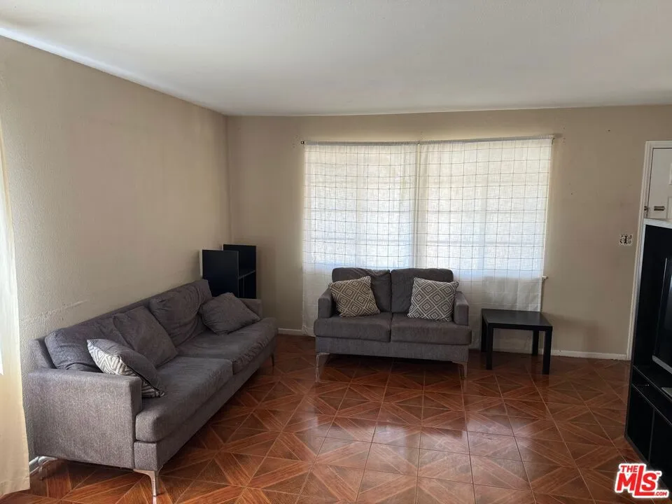 38454 Sumac Avenue Palmdale, CA 93550