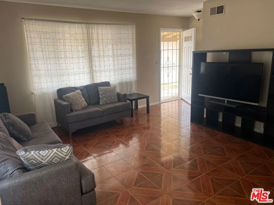 38454 Sumac Avenue Palmdale, CA 93550