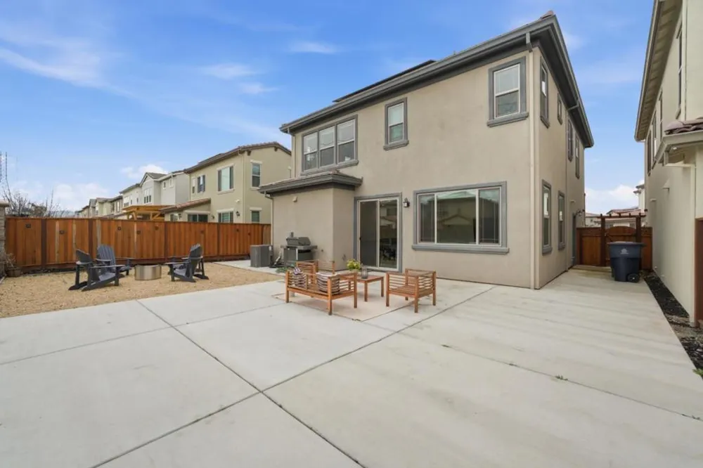 1122 S Morning Glory Drive Mountain House, CA 95391