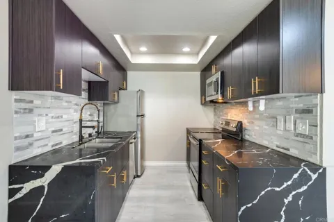 2828 Famosa Boulevard #104
