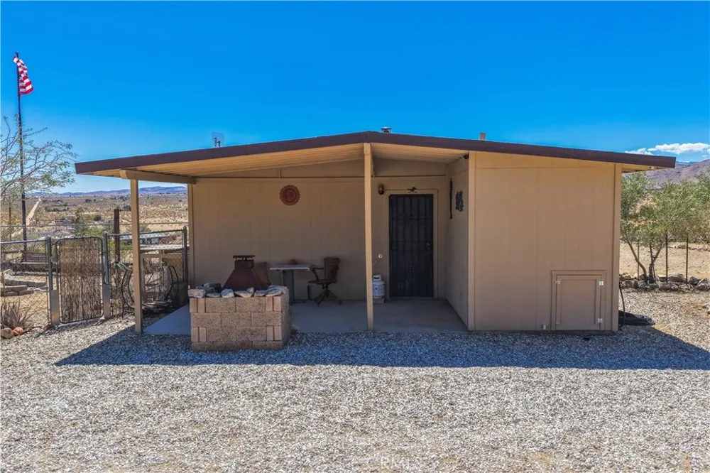 2858 Sage Avenue Landers, CA 92285