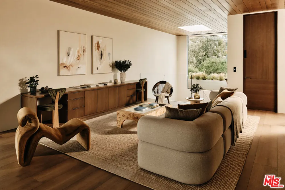 401 Tigertail Road Los Angeles, CA 90049
