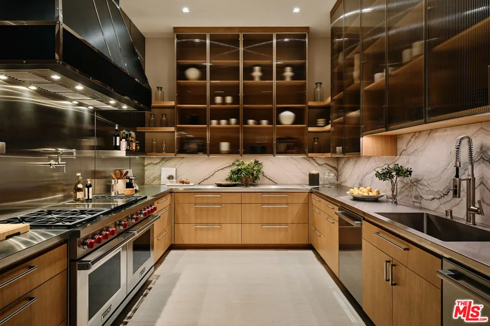401 Tigertail Road Los Angeles, CA 90049
